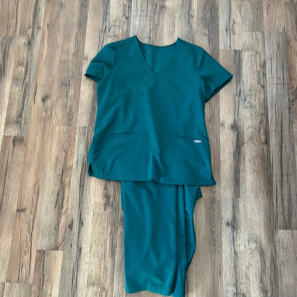Figs women’s scrubs